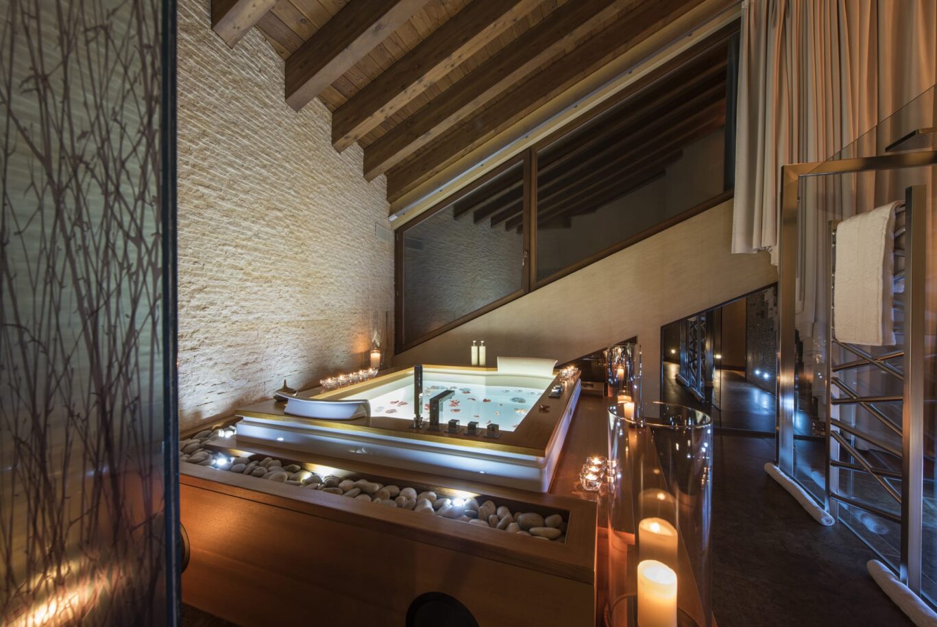 Master Suite Jacuzzi 3