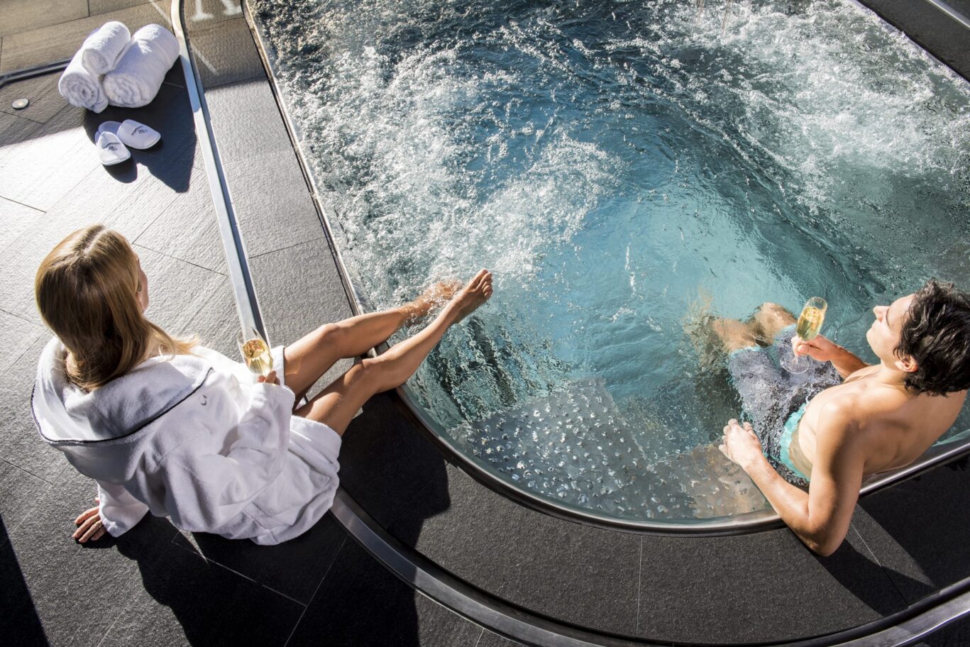 Spa Jacuzzi Couple 4