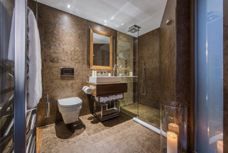 Studio Suite Bathroom 1