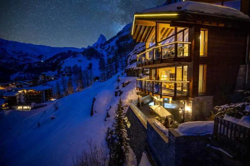 Whole chalet at evening with stars and matterhorn in background